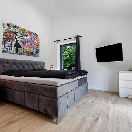 Mt Nine * נוי וולמסטורף